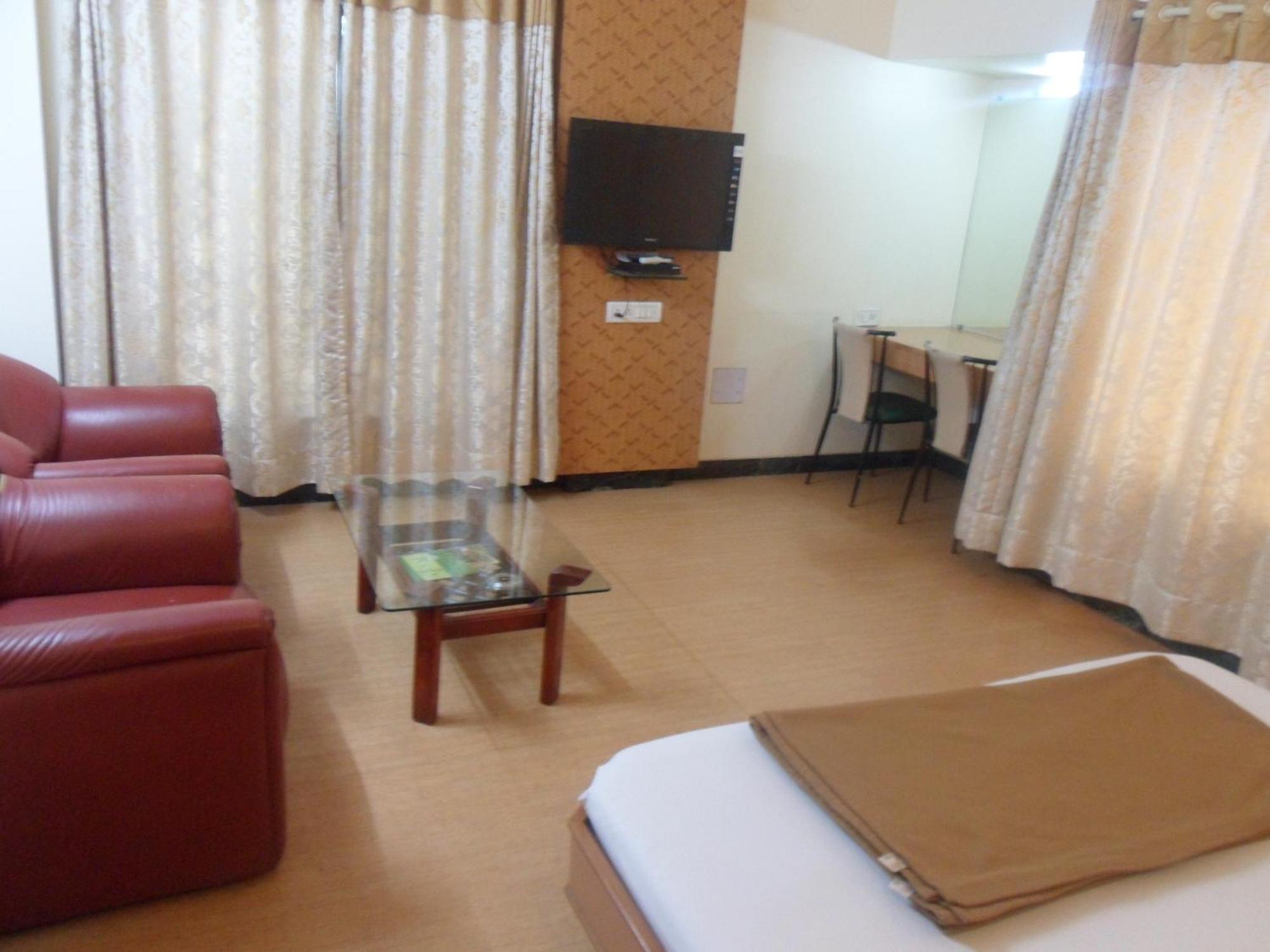 Hotel Pooja International 나식 객실 사진