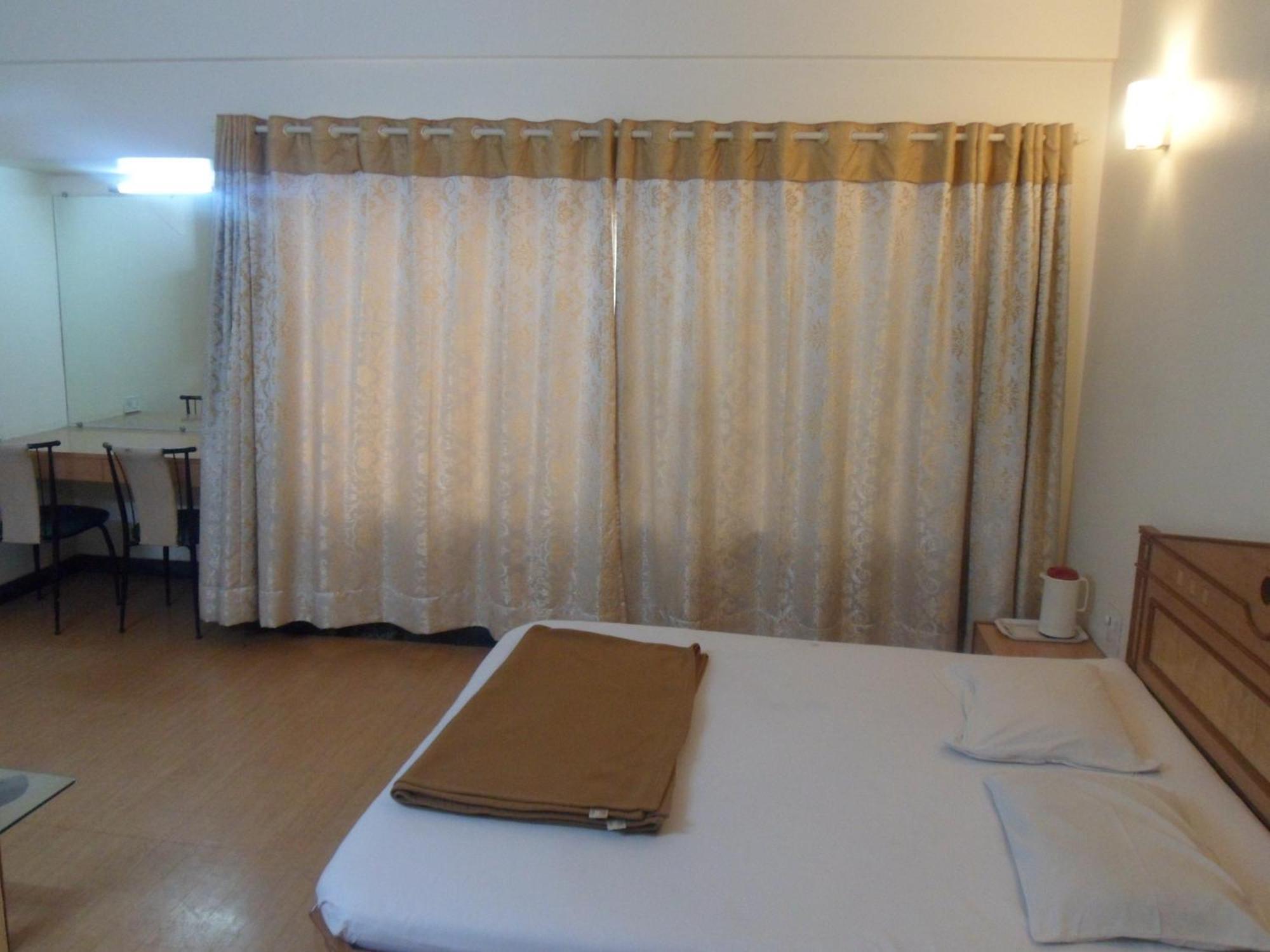 Hotel Pooja International 나식 객실 사진