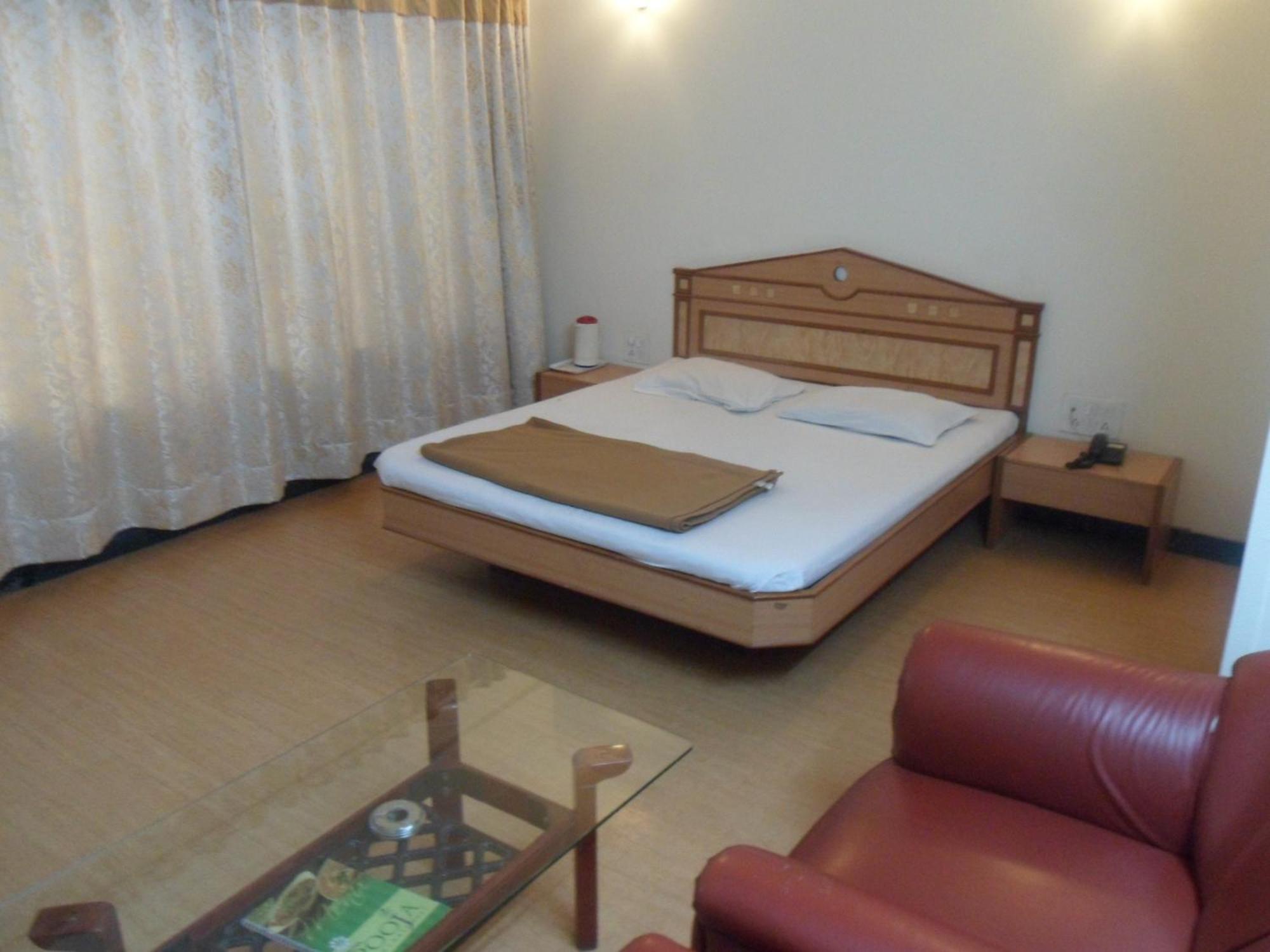 Hotel Pooja International 나식 객실 사진